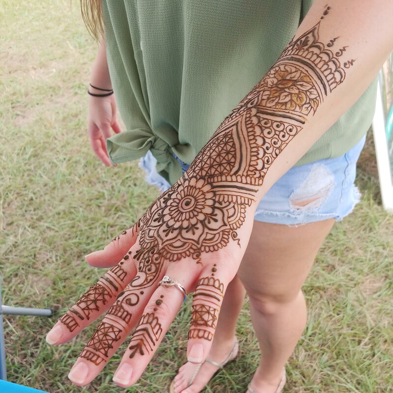 henna hand tattoo festival 